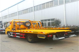 伊春附近拖车救援搭电